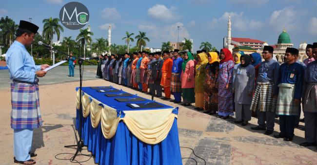 Pelantikan Kepala Sekolah Diwarnai Penandatanganan Pakta Integritas